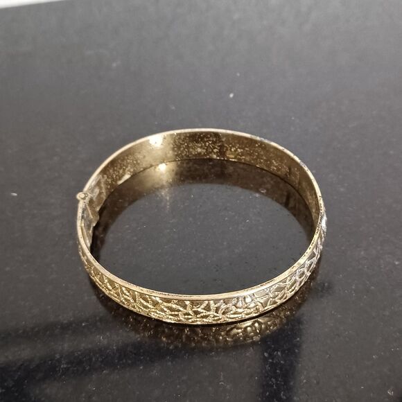 Vintage MONET Etched Gold Bangle Bracelet. - Picture 1 of 3